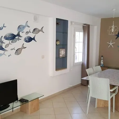 Cheerful Holiday House Villa